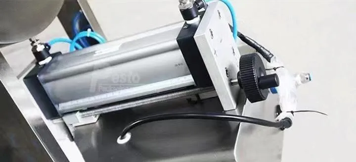 China Good Supplier Semi Auto Horizontal Chilli Sauce, Ground Beef, Jam, Ketchup Mixing Filling Machine