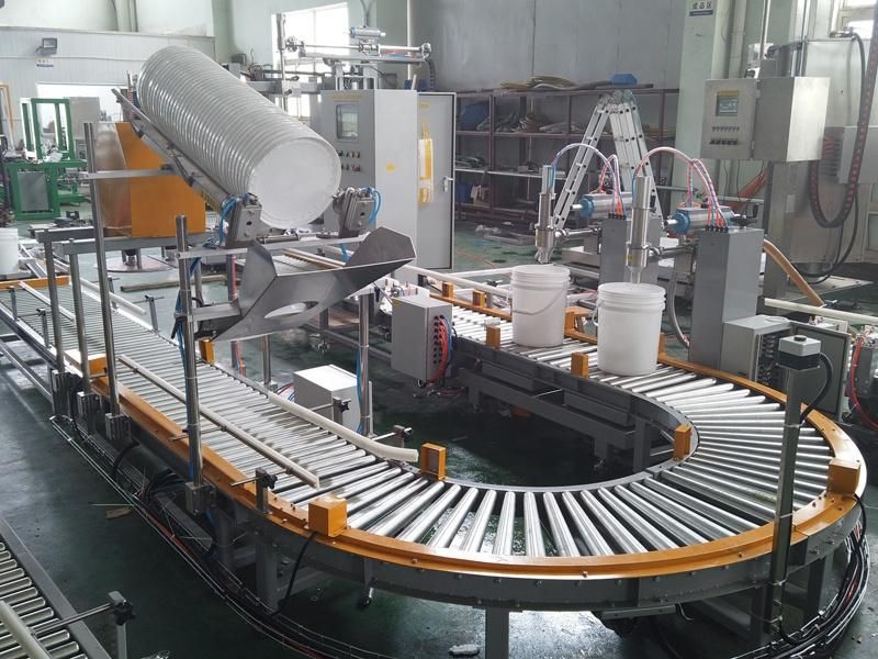 China New Design Bottle Liquid Semiautomatic Filling Machine