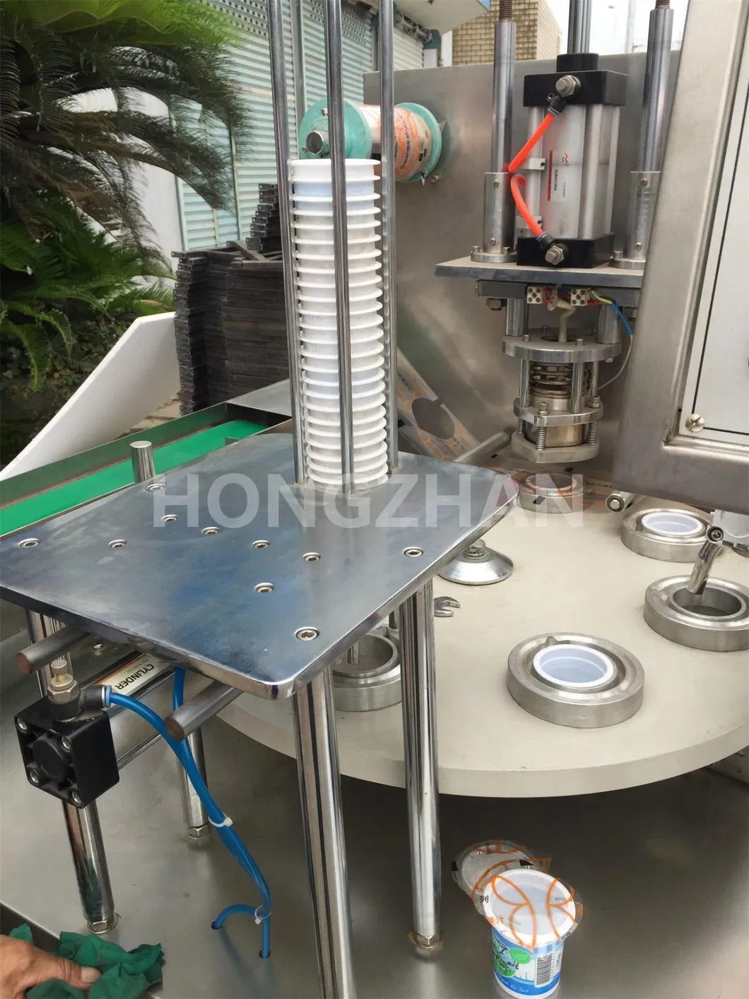 Hongzhan Kis900 Automatic Rotary Type Cup Filling and Sealing Machine