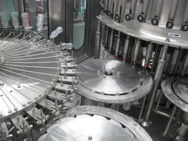 Liquid Drink CO2 Water Beverage Filling Machine