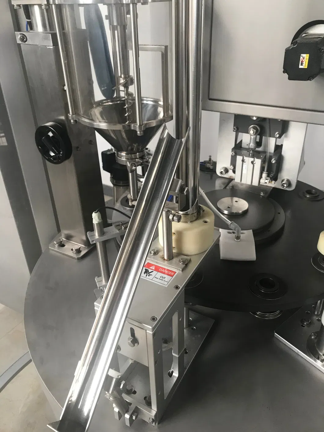 Skp-1n 2020 High Speed Good Quality New Type Rotary Coffee Capsule Filling Packing Machine for Nespresso K-Cup Lavazza Dolce Gusto