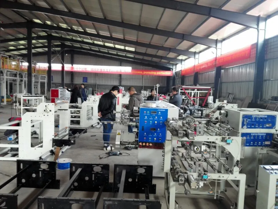 Taiwan Quality, High Speed, Hobbing Cutter Type Automatic Roll Bag Making Machine
